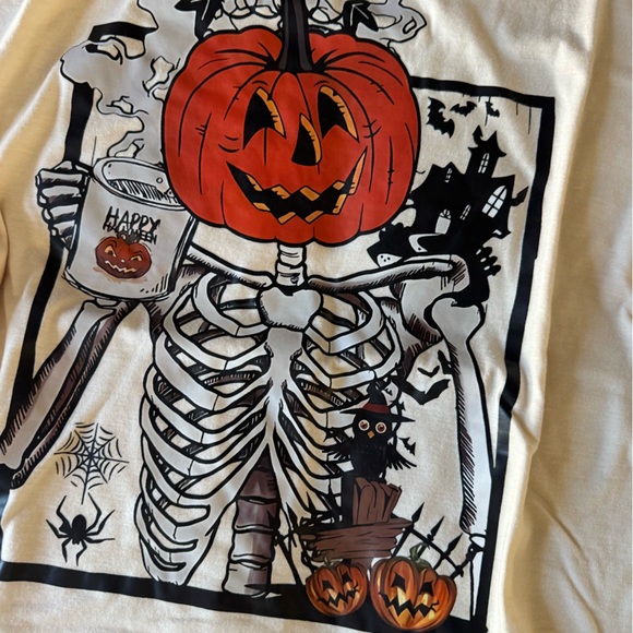 Women’s XL Halloween Graphic Tee - Picture 2 of 4